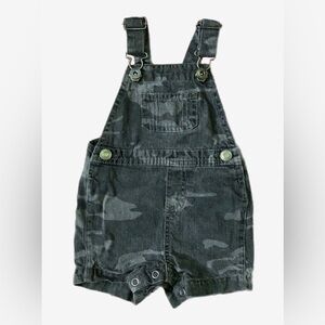 2/15• Denim camo overalls• Baby clothing•3-6 M